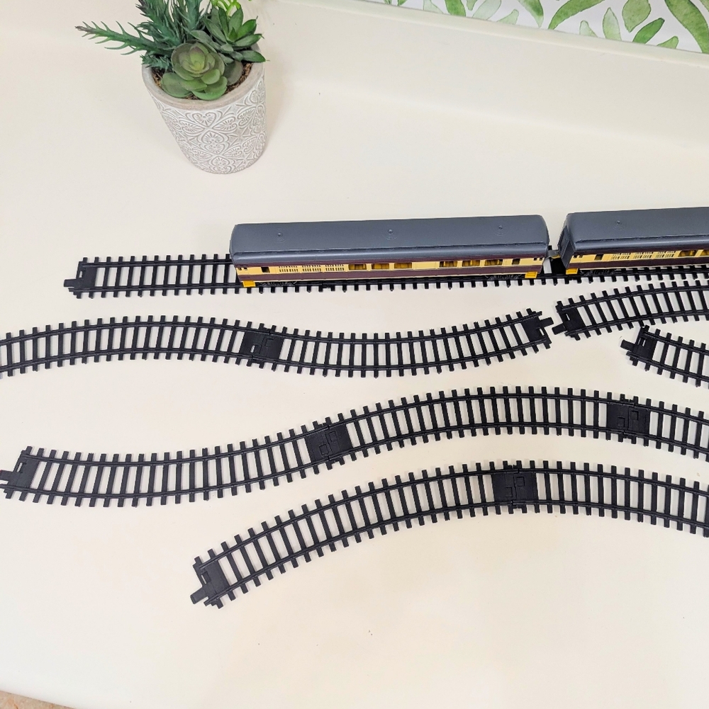 Train Parts without Engine - Picture 2 of 11